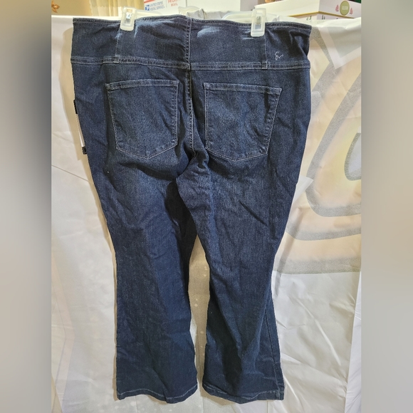 (3160)Melisa pull on, HighRise Flare,by Sofia Jeans, Women's Size 18W - Picture 3 of 17